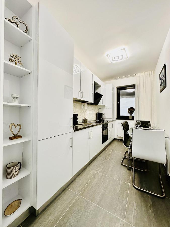 Апартаменты Rentforcomfort Sky Garden Studio Бухарест Экстерьер фото