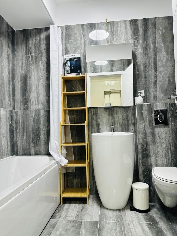 Апартаменты Rentforcomfort Sky Garden Studio Бухарест Экстерьер фото